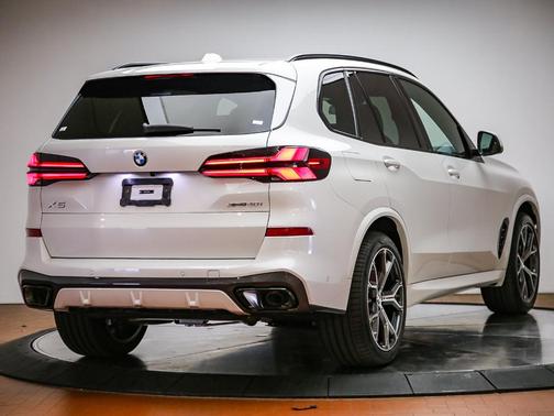 Mineral White Metallic 2026 BMW X5 xDrive40i