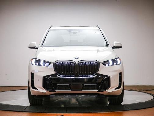 Mineral White Metallic 2026 BMW X5 xDrive40i