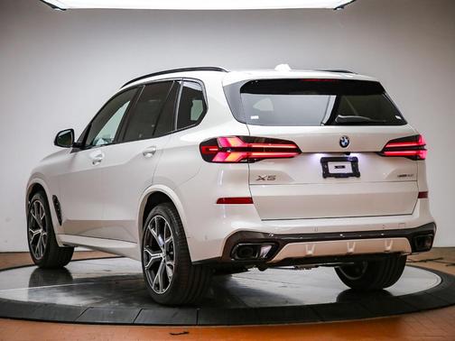 Mineral White Metallic 2026 BMW X5 xDrive40i