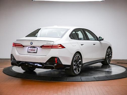 Alpine White 2026 BMW 530 i