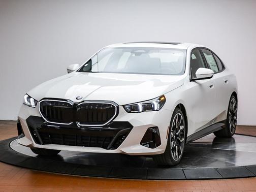 Alpine White 2026 BMW 530 i