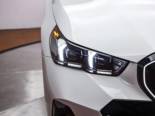 Alpine White 2026 BMW i5 eDrive40
