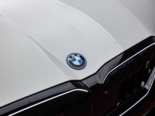 Alpine White 2026 BMW i5 eDrive40