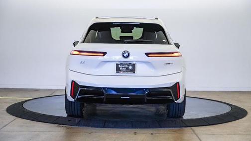 Mineral White Metallic 2026 BMW iX xDrive45