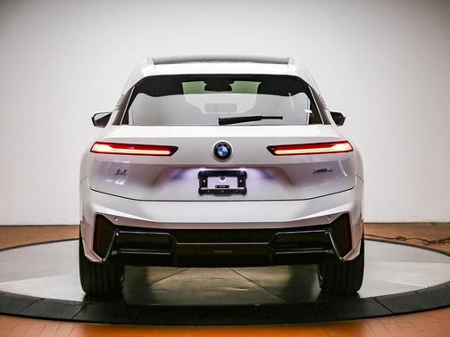 Mineral White Metallic 2026 BMW iX xDrive45