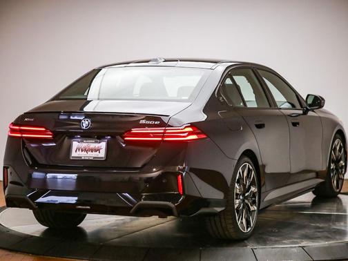 Black Sapphire Metallic 2027 BMW 550e 550E XDRIVE