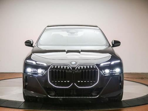 Black Sapphire Metallic 2026 BMW 740 i