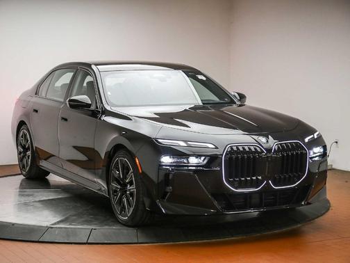 Black Sapphire Metallic 2026 BMW 740 i
