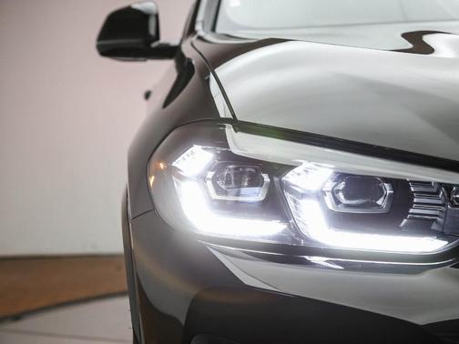 2025 BMW X4 xDrive30i