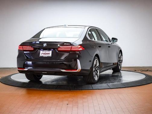 Black Sapphire Metallic 2026 BMW 530 i