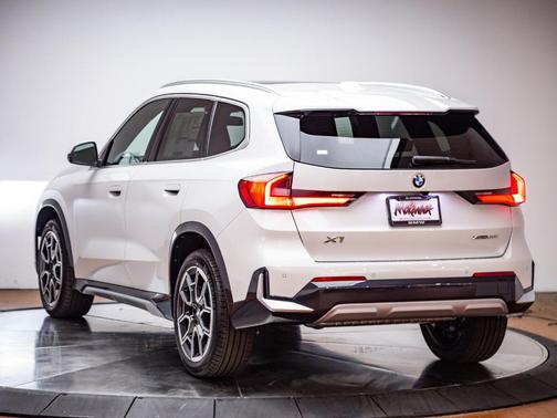 Mineral White Metallic 2026 BMW X1 xDrive28i