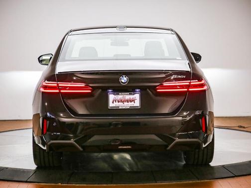 Black Sapphire Metallic 2027 BMW 530 i