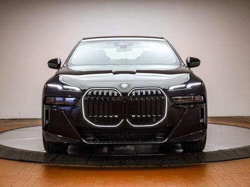 2026 BMW 740 i
