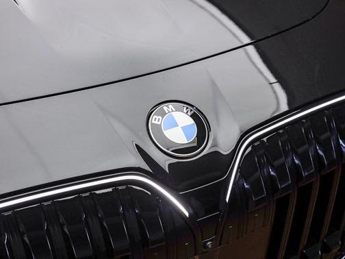 2026 BMW 740 i