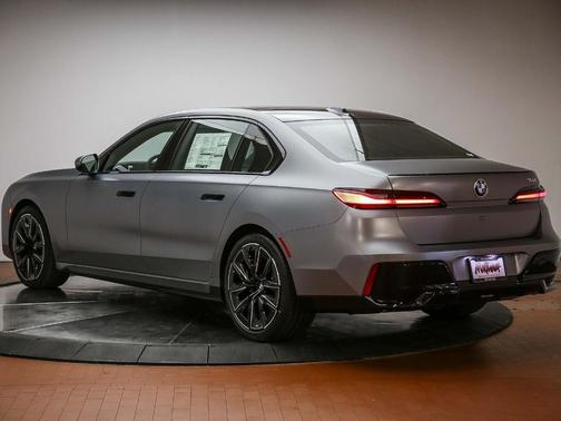 Pure 2026 BMW 740 i