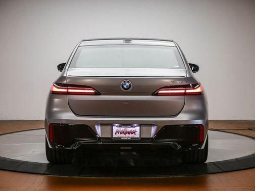 Pure 2026 BMW 740 i