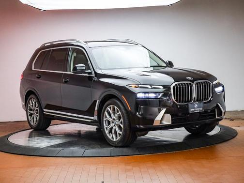 Black Sapphire Metallic 2024 BMW X7 xDrive40i