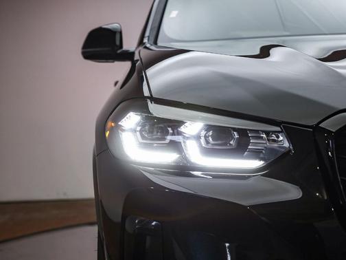 2025 BMW X4 xDrive30i