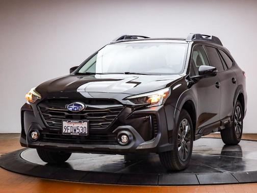 Crystal Black Silica 2023 Subaru Outback Onyx Edition XT