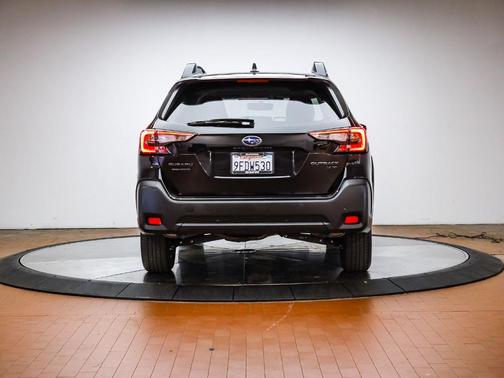 Crystal Black Silica 2023 Subaru Outback Onyx Edition XT