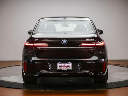 Black Sapphire Metallic 2026 BMW i7 EDrive50