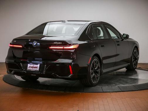 Black Sapphire Metallic 2026 BMW i7 EDrive50