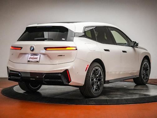 2026 BMW iX xDrive45
