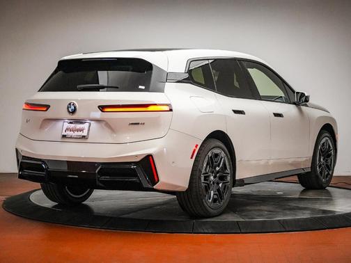 2026 BMW iX xDrive45