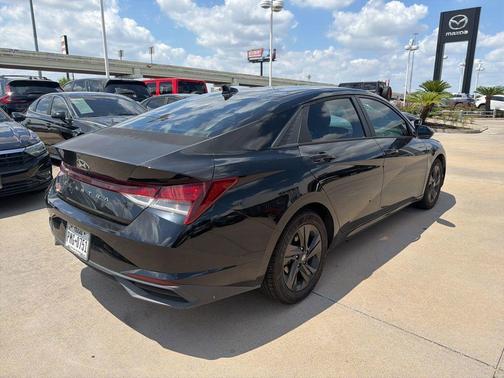 Phantom Black 2021 Hyundai ELANTRA SEL