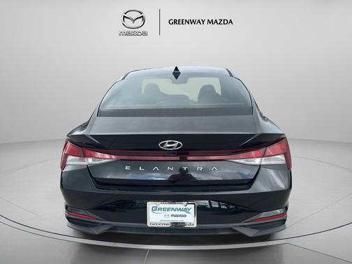 Phantom Black 2021 Hyundai ELANTRA SEL