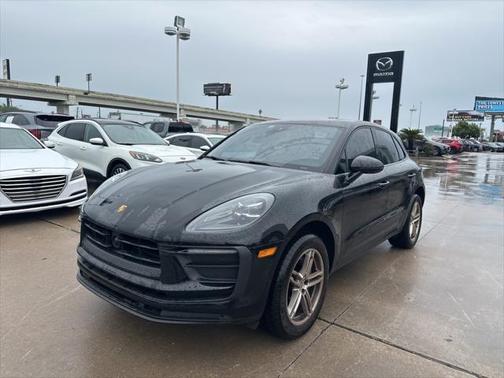 2023 Porsche Macan Base