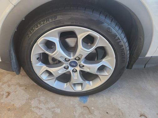 White Platinum Clearcoat Metallic 2015 Ford Escape Titanium