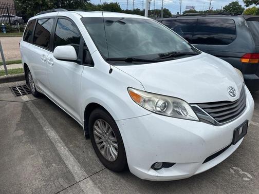 2011 Toyota Sienna XLE