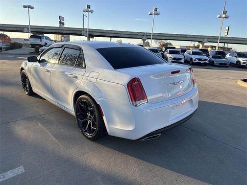 2019 Chrysler 300 Touring