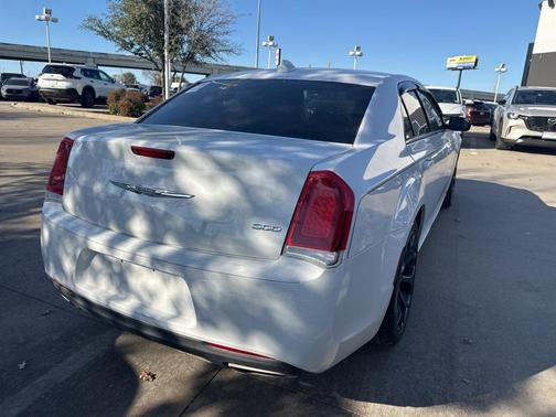 2019 Chrysler 300 Touring