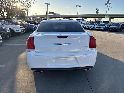 2019 Chrysler 300 Touring