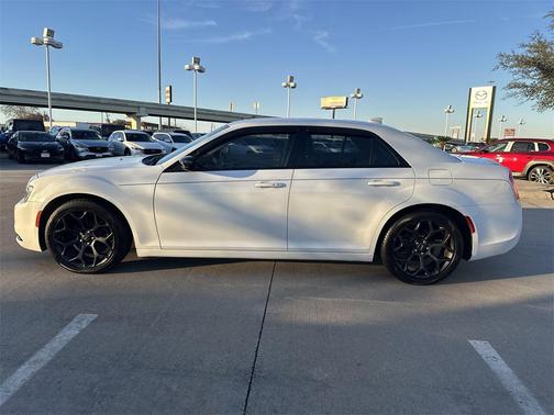 2019 Chrysler 300 Touring