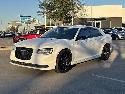 2019 Chrysler 300 Touring
