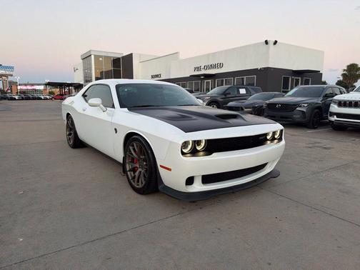 Ivory White Tri-Coat Pearl 2016 Dodge Challenger SRT Hellcat