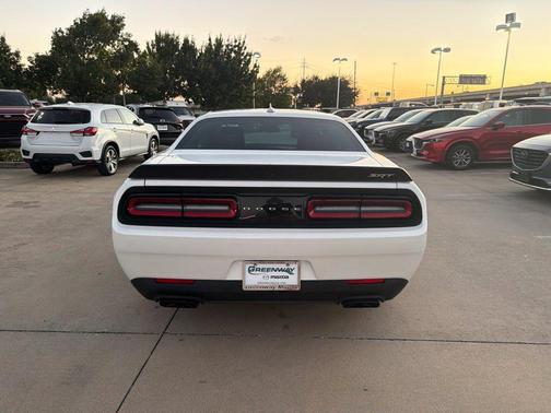 Ivory White Tri-Coat Pearl 2016 Dodge Challenger SRT Hellcat
