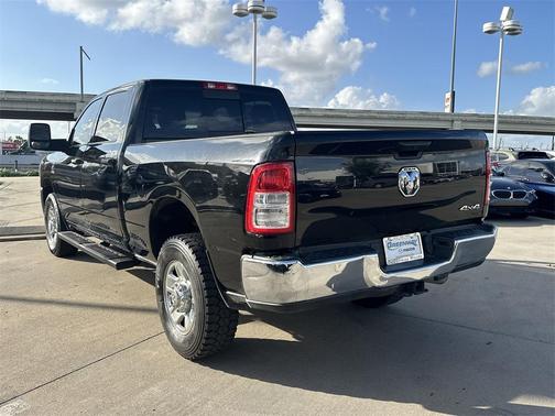 2023 RAM 2500 Tradesman Crew Cab 4x4 6'4' Box