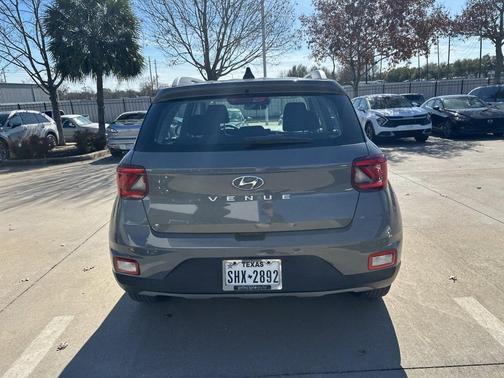 2022 Hyundai VENUE SEL
