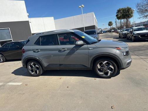 2022 Hyundai VENUE SEL