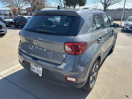 2022 Hyundai VENUE SEL