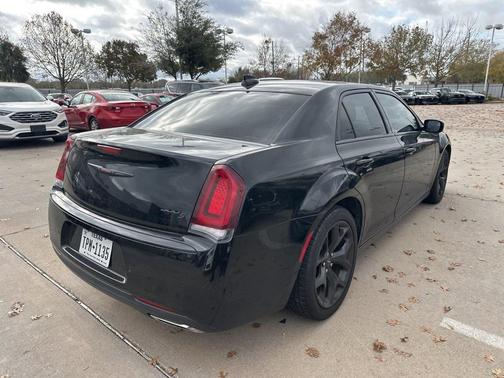 2021 Chrysler 300 S
