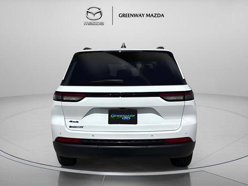Bright White Clearcoat 2025 Jeep Grand Cherokee Altitude