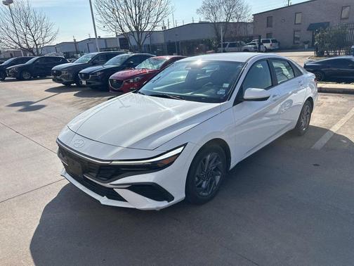 2024 Hyundai ELANTRA SEL