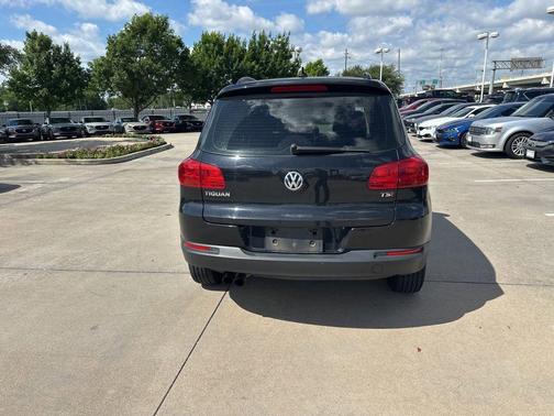 Deep Black 2017 Volkswagen Tiguan 2.0T S