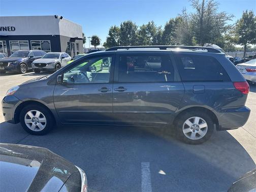 2010 Toyota Sienna LE