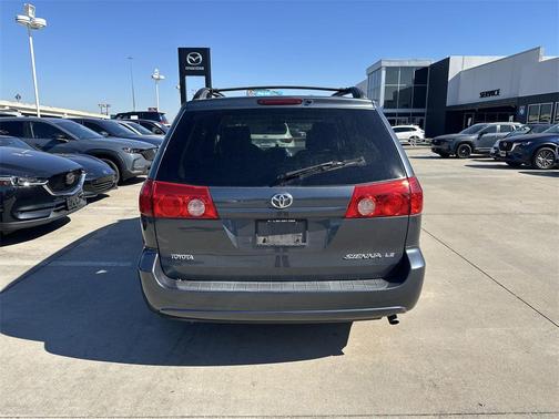 2010 Toyota Sienna LE